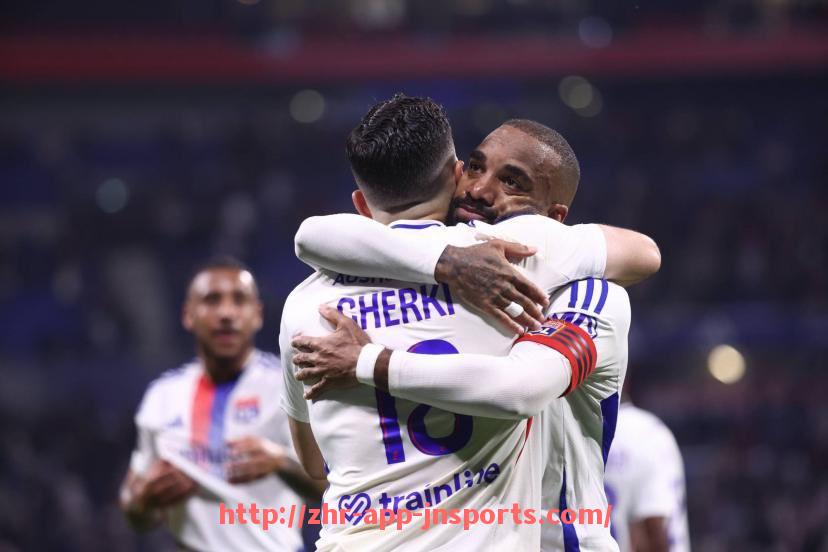 江南体育APP下载-法甲比赛中的战术布置与不同打法的实战对比